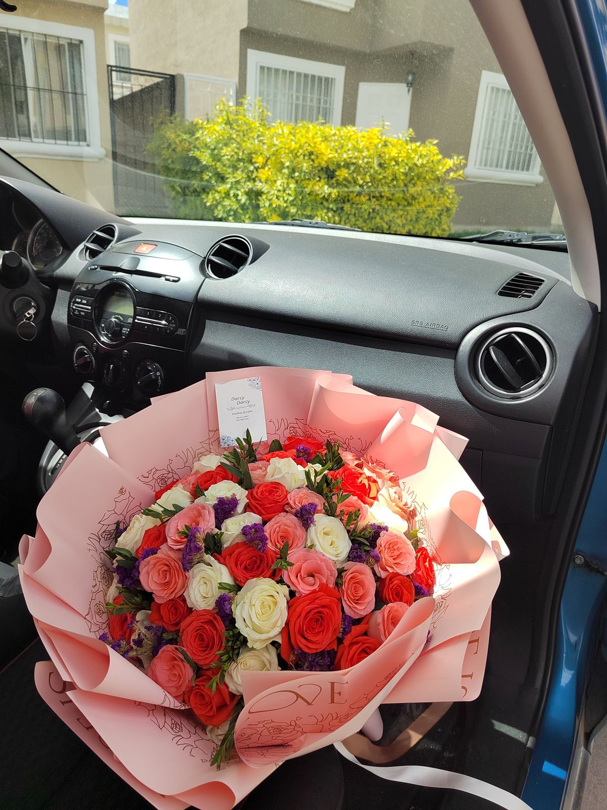 Mia - flower arrangement from RoseAndRose