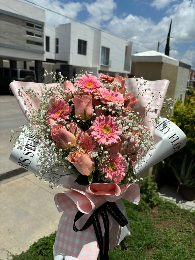 Twelve Roses with Gerberas - flower arrangement from RoseAndRose